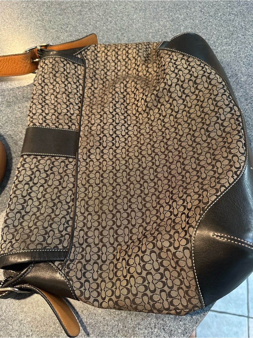 Coach Black Signature Canvas Shoulder Bag - Picture 2 of 6